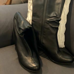 Clark’s waterproof Black Leather knee-high boot Sz 12M (floor item)